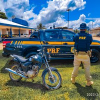 Equipe da PRF-AM recupera motocicleta roubada em Humaitá