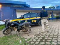 Motociclista flagrado em veículo com restrição de roubo/furto