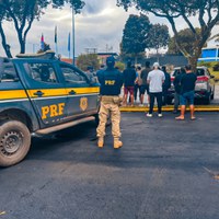 PRF-AM prende suspeitos de associação criminosa e promoção de migração ilegal