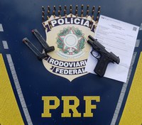 Em duas ocorrências na cidade de Paulo Afonso (BA), PRF cumpre mandado de prisão por tráfico de drogas e flagra mulher com porte ilegal de arma de fogo