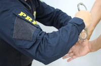 Homem procurado por estupro é preso pela PRF na BR 110 em Cícero Dantas (BA)