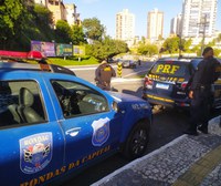 Operação Cyaneus: No primeiro dia de operação, que ocorre em conjunto com a Guarda Municipal, PRF prende dois homens com mandado de prisão em aberto em Salvador (BA).