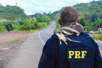 PRF recupera caminhão roubado em Jaguaquara (BA)