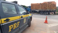 Em Seabra (BA), PRF realiza apreensão de 50 m³ de madeira transportada ilegalmente