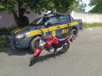 Moto CG 160 adulterada é recuperada pela PRF na BR 101, em Eunápolis (BA)