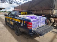 PRF apreende 680 kg de maconha sendo transportada em caminhão na BR 116 em Feira de Santana (BA)