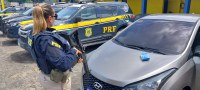 PRF recupera veículo, cumpre mandado de prisão e apreende cocaína em Simões Filho, na BA