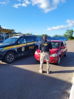 Veículo roubado é recuperado pela PRF na cidade de Senhor do Bonfim (BA)