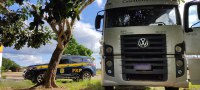 Caminhão roubado em Camacan (BA) é recuperado pela PRF na BR 116 em Jaguaquara (BA)