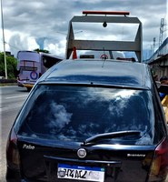 Em Salvador (BA), PRF recupera veículo roubado que foi abandonado na BR 324