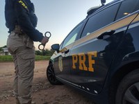 PRF flagra furto a caminhão, prende suspeitos e recupera itens furtados em Uruçuca (BA)