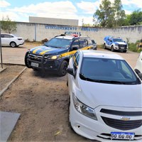 Em Senhor do Bonfim (BA), PRF recupera carro roubado e prende homem por receptação