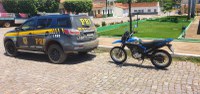 Motocicleta roubada é recuperada pela PRF na cidade de Correntina (BA)