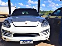 Mulher é detida pela PRF trafegando com Porsche Cayenne roubado comprado pelo valor de R$ 40 mil