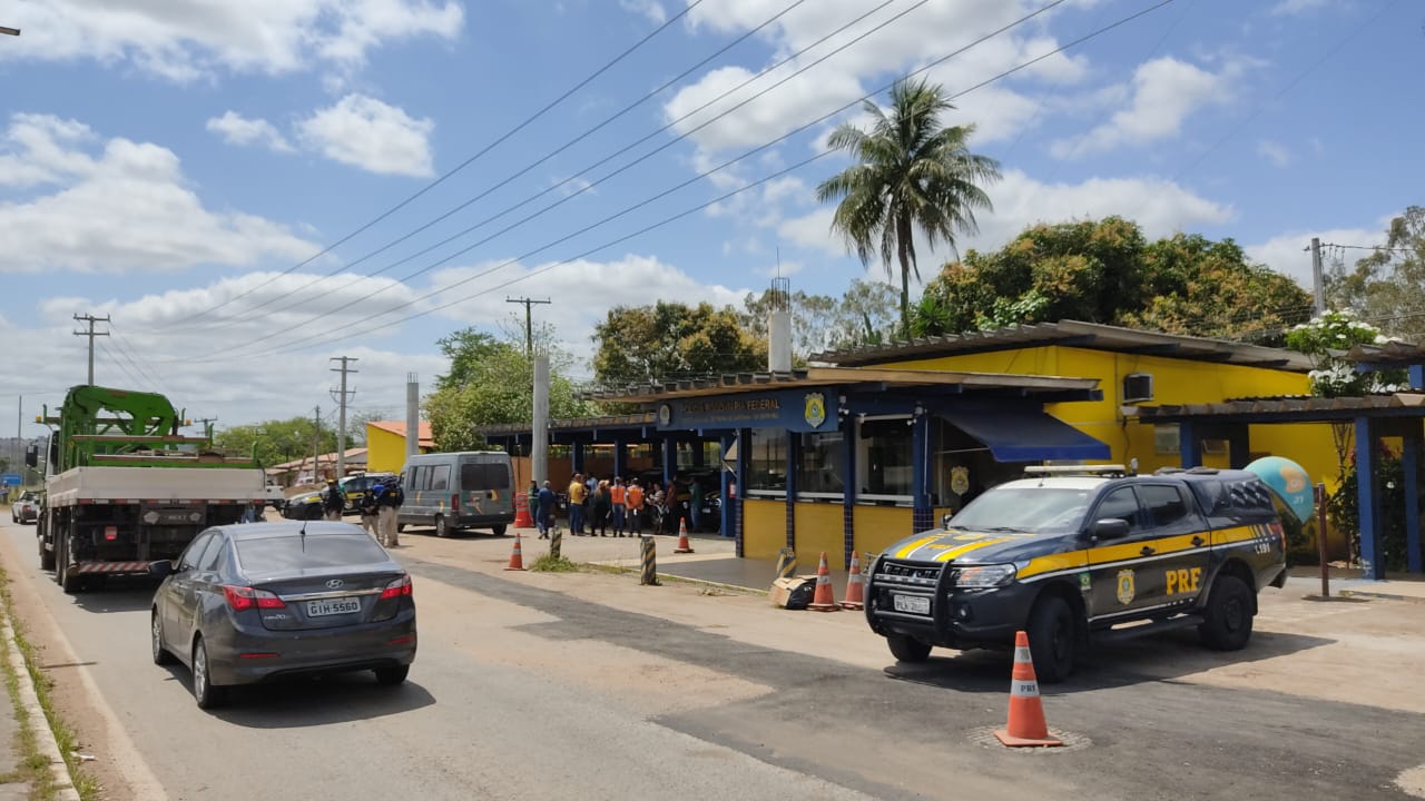 Polícia Rodoviária Federal e Secretaria do Meio Ambiente de Feira de Santana  realizam ação de conscientização ambiental na BR 116 — Polícia Rodoviária  Federal