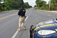 PRF flagra caminhoneiro portando anfetaminas em Itaberaba (BA)