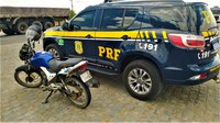 PRF recupera moto roubada e prende homem por uso de documento falso e receptação
