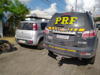 Em Simões Filho (BA), PRF recupera veículo com registro de roubo