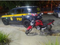 Em Alagoinhas (BA), PRF recupera motocicleta roubada