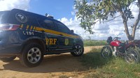 Moto CG 125 sem placa e com registro de furto é recuperada pela PRF na BR 116, município de Vitória da Conquista
