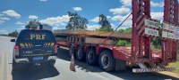 Motorista de carreta é detido pela PRF transportando base de concreto para usina eólica com AET irregular