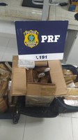 PRF apreende 60 kg de maconha e captura foragido do sistema prisional usando documento falso