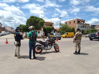 PRF realiza ação conjunta com MP BA e PM BA com foco na fiscalização de motocicletas em Riachão do Jacuípe (BA)