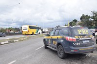 PRF recupera sedan de luxo durante abordagem em Conceição do Jacuípe (BA)
