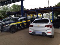 Veículo roubado é recuperado pela PRF na cidade de Feira de Santana