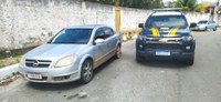 Após denúncia de roubo, PRF recupera veículo e prende assaltantes em Eunápolis (BA)