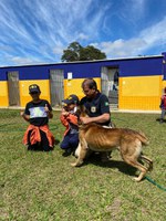 Cães Policiais da PRF recebem visita de crianças