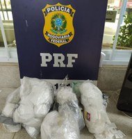 Com auxílio de cão farejador, PRF apreende cerca de 3kg de cocaína em Vitória da Conquista (BA)