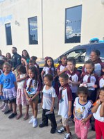 PRF leva palestra sobre gentileza no trânsito para crianças do Clube de Aventureiros Joias Raras