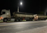 PRF retém carga de mais de 12 toneladas de grãos de milho por crime fiscal em Itaberaba (BA)