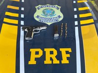 Após abordagem, PRF apreende pistola e munições na BR 101 em Teixeira de Freitas (BA)