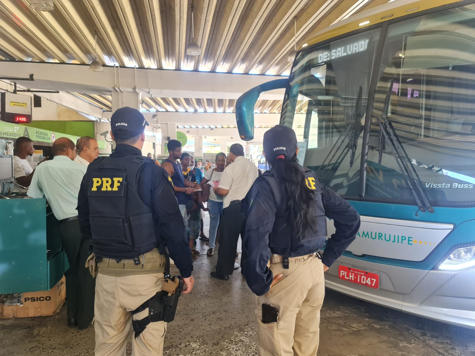 PRF realiza Ação Educativa de Trânsito no Terminal Rodoviário de Salvador —  Polícia Rodoviária Federal