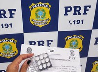 PRF autua dois motoristas de carreta pelo crime de porte de drogas e apreende comprimidos de anfetamina em Jequié (BA)