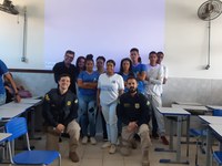 PRF participa do Projeto “Feira de Profissões” e apresenta carreira policial a alunos de colégio estadual em Madre de Deus