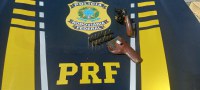 PRF flagra ultrapassagem proibida e prende homem com revólver e munições na Chapada Diamantina