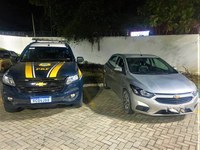 PRF recupera carro com registro de apropriação indébita em Pindobaçu (BA)
