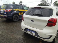 Veículo roubado é recuperado pela PRF em Simões Filho (BA)