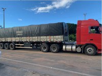 Caminhão transportando blocos de construção sem nota fiscal é retido pela PRF na Chapada Diamantina