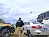 PRF recupera na BR 116 carro furtado há 2 dias em Salvador