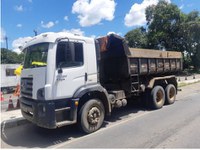 Caminhão basculante roubado há quase 10 anos é recuperado pela PRF em Itabuna (BA)