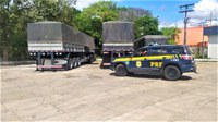 Fiscalização da PRF no Extremo Sul da Bahia apreende carretas com carga irregular de camarão e chapas de granito; veja vídeo