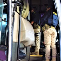 PRF prende homem por furto em ônibus interestadual