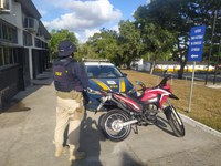 PRF detém homem com moto adulterada no Sul da Bahia