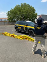 Em Barreiras (BA), a PRF realiza a apreensão de 157 Kg de cocaína escondidos em um fundo falso de caminhão