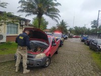 PRF detém homem com CNH falsa e carro roubado no Sul da Bahia