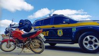 Motocicleta roubada em Salvador é recuperada pela PRF em Poções (BA)